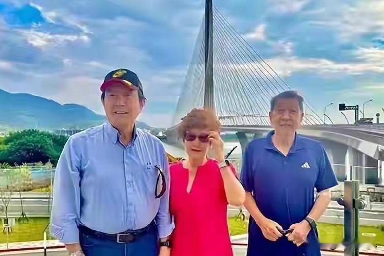 马英九卸下重担，这回过上安逸幸福的小日子

不少网友感慨，原先误会马英九，对比之