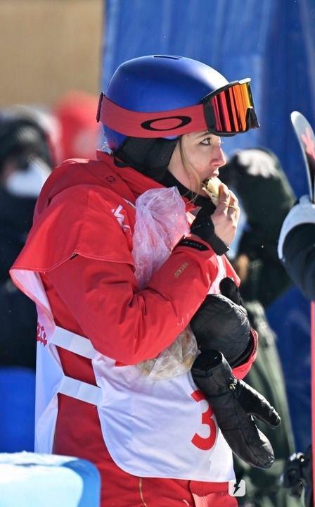 谷爱凌遭遇"米兰迷之操作"，国际雪联这安排绝了！谷爱凌吐槽国际雪联安排不公平谷爱