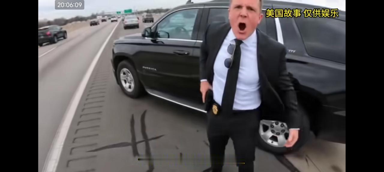 美国州警和FBI对峙

理论上FBI比美国州警高一级，所以这个FBI非常嚣张。