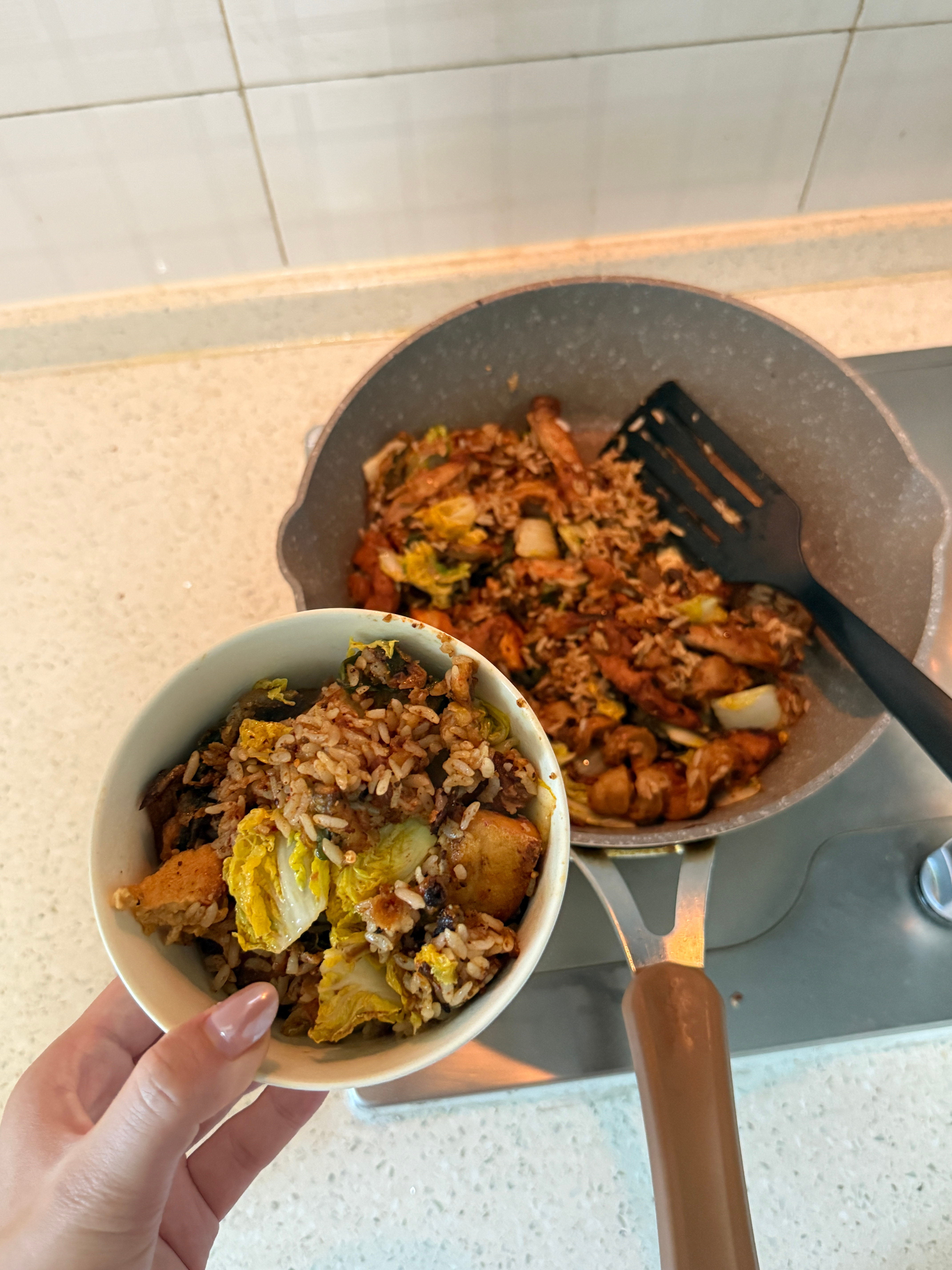 烧烤炒饭！会做饭的人走到哪都饿不死✌️今天小卷长胖了吗卷妹的唠嗑