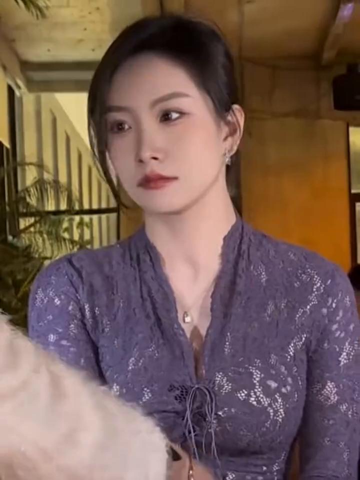 不干人事老六。
吸烟有害健康，不能乱丢烟头。烫烫烫，护妻狂魔。你怎么开的车看不见