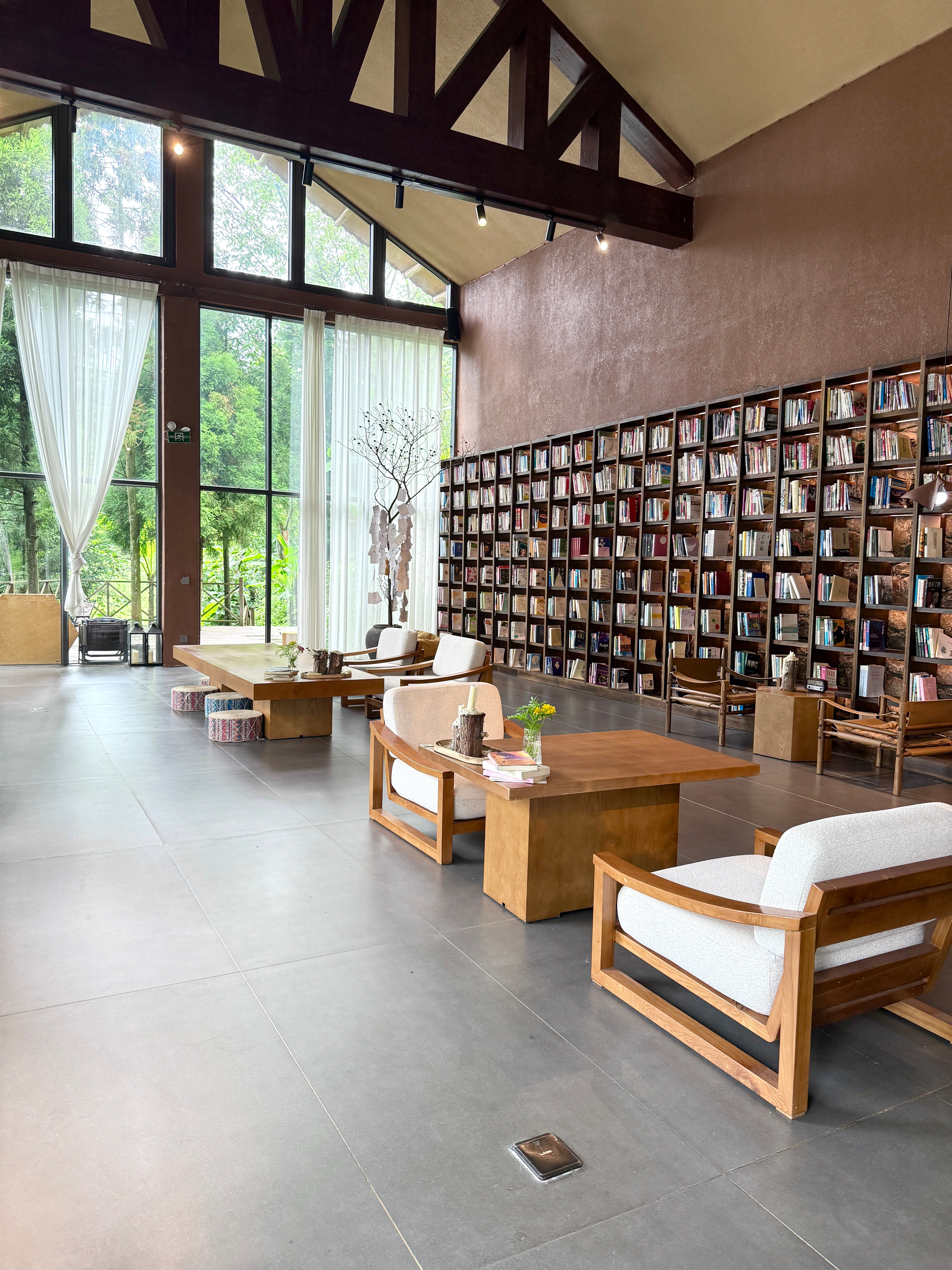 早起大王表示没吃到露台早餐很失望⛰️  ​​​