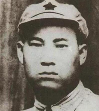 1939年，贺炳炎去收编一支民众自卫队，对方首领原是东北军出身，仗着手上有700