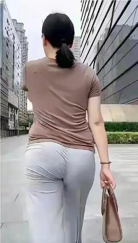 心软的强者(散文)

人们总爱给温柔贴上软弱的标签。
觉得容易心软，便是好欺负。