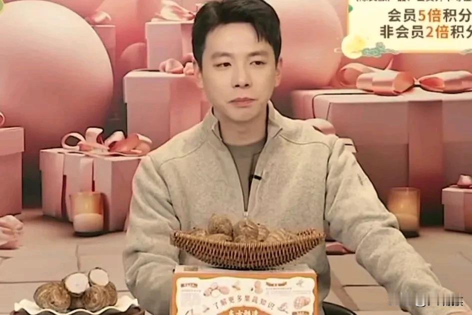 甄选为了让大家会员续费也是疯了，
竟然安排了粉丝线下到公司参加工位，
被冬冬吐槽