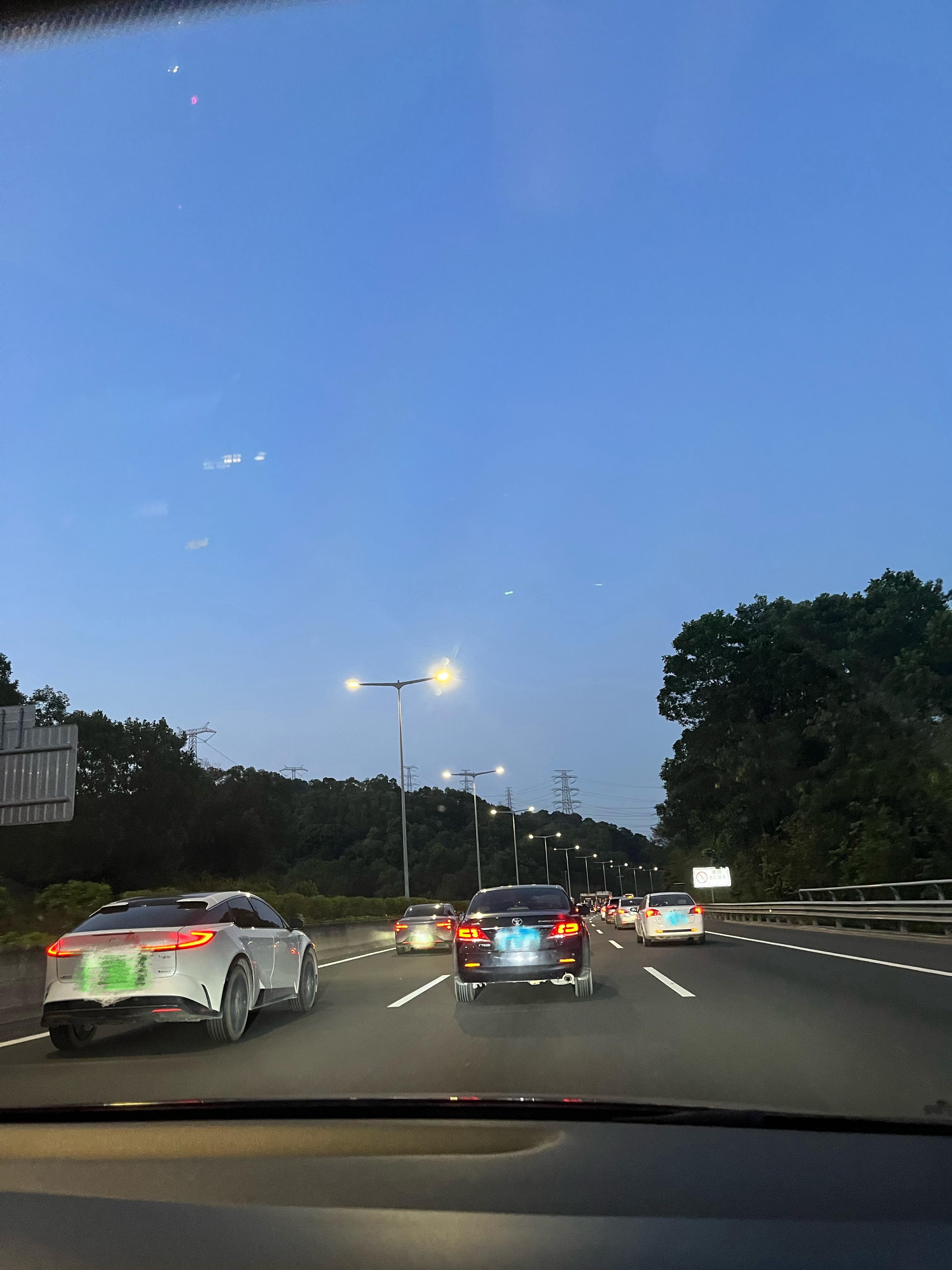 上高速就开始堵了