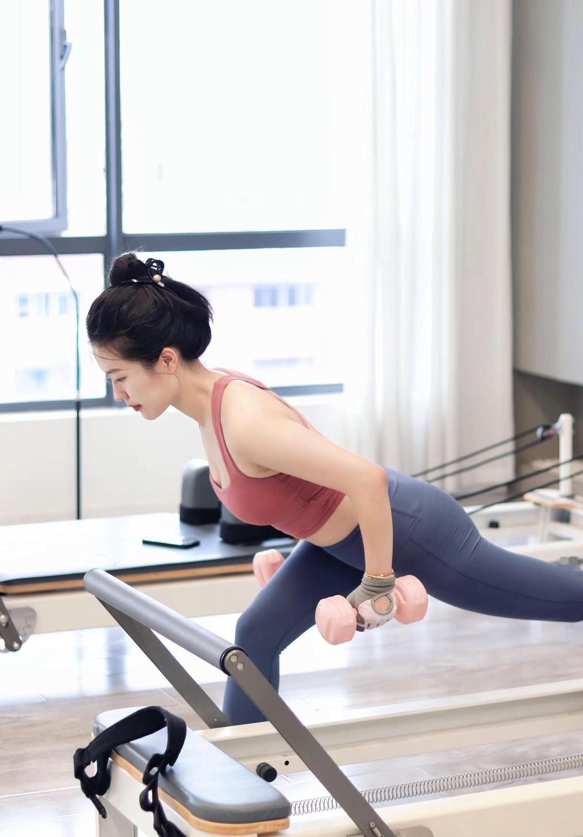 早上六点半，健身舱门一开，刷脸就给你算好了今天咋瘦。
不是你喊着要减肥，是国家把