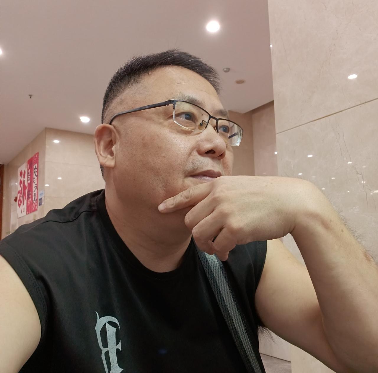 中老年人，一天到底吃多少个鸡蛋才合适？

网友们都知道我特别爱吃鸡蛋，我一般一天
