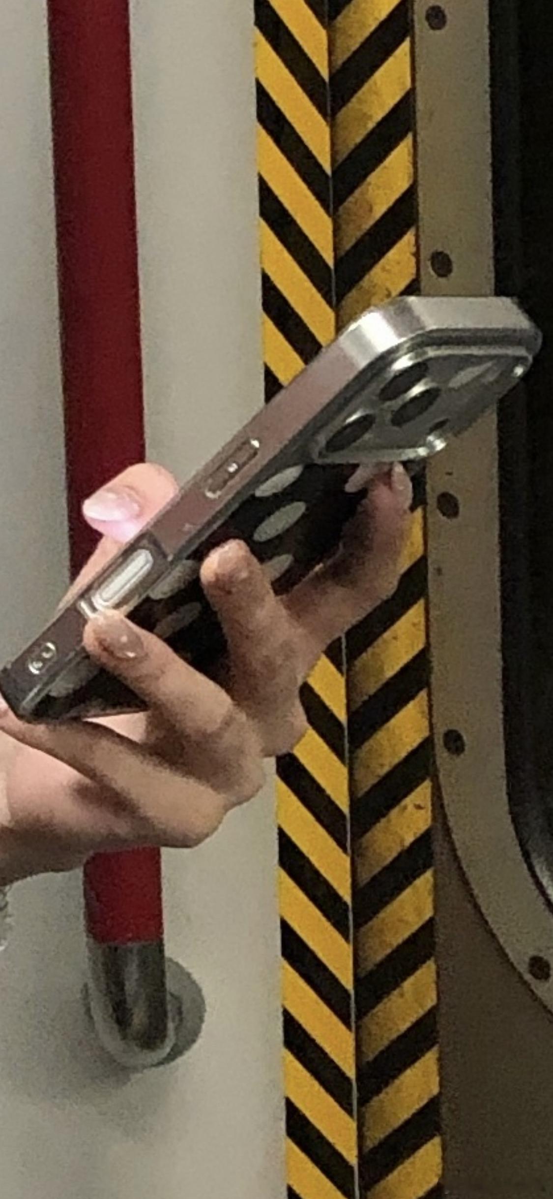 香港人工资是不是很高，坐个港铁能看到好多人都在用最新款的iPhone 17 Pr