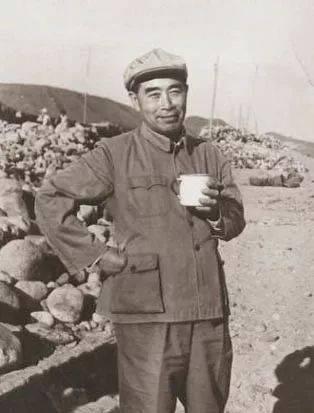 周恩来特别珍惜我们国家相对匮乏的各类资源。

1963年，他同西哈努克私人顾问松