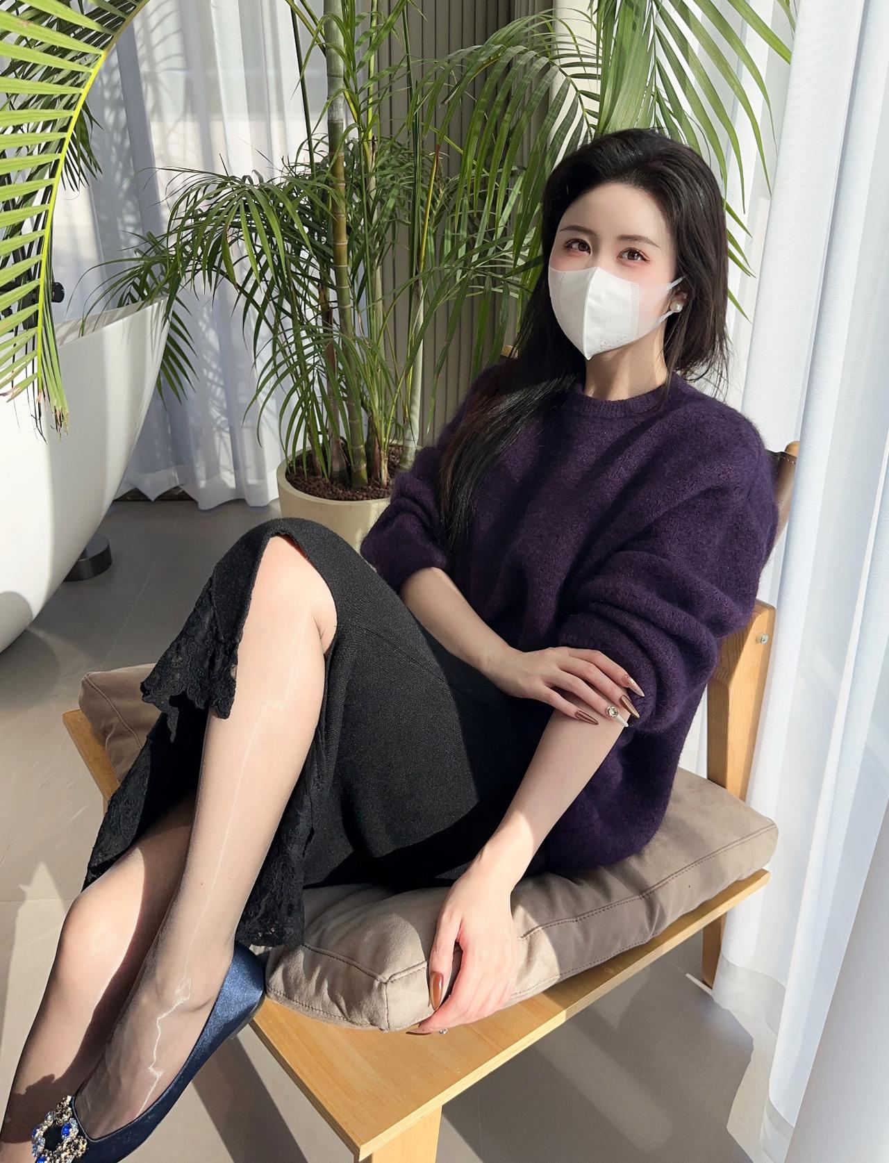 优雅自信穿搭分享是绿色的衣服好看，还是紫色的好看呢？