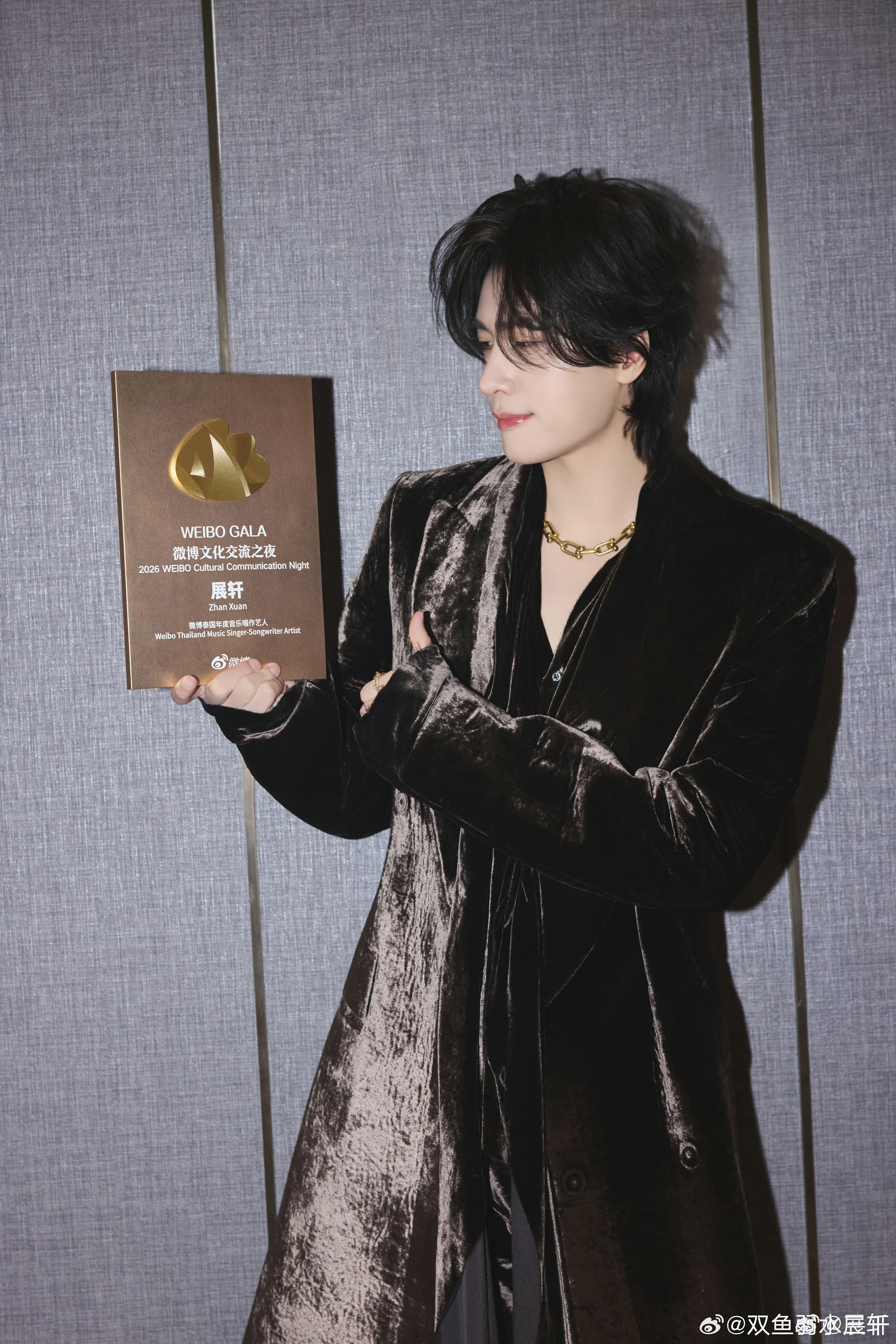 展轩  💙 向全世界安利展轩 重新站在舞台上，唱的很好听！💙现场的姐妹也超级