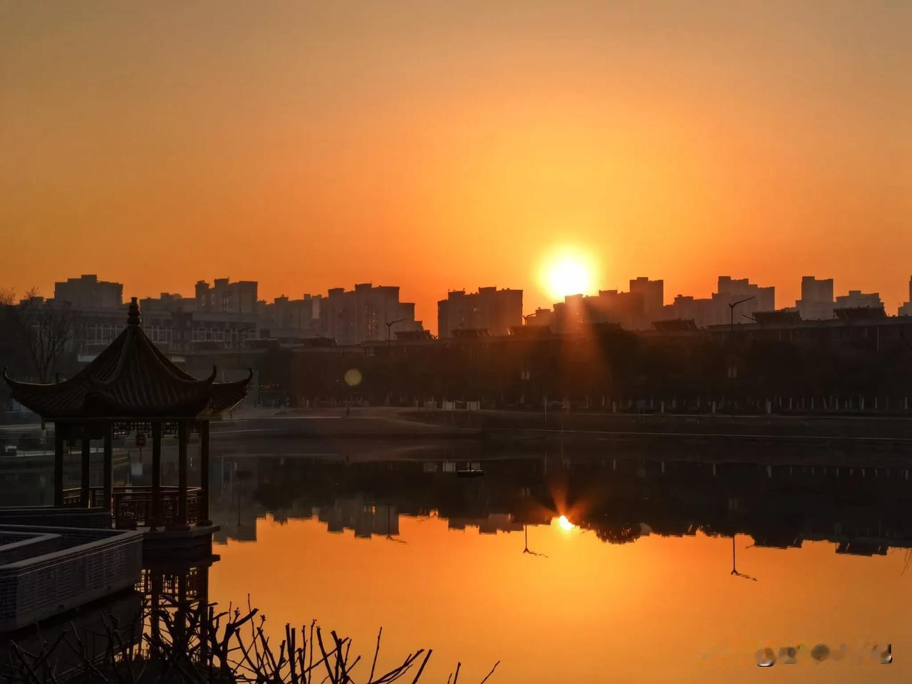 手机拍的天空大片可以有多美 手机拍的天空大片能美到超乎想象。就像朝霞映红天际的时