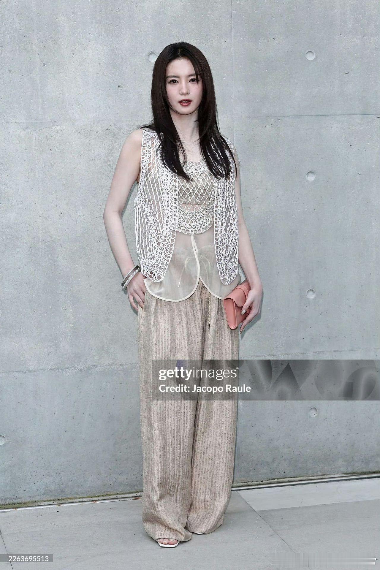 张雅钦扛住了g社镜头张雅钦就这个美，轻松驾驭了G社镜头，生图状态真的好好，非常自