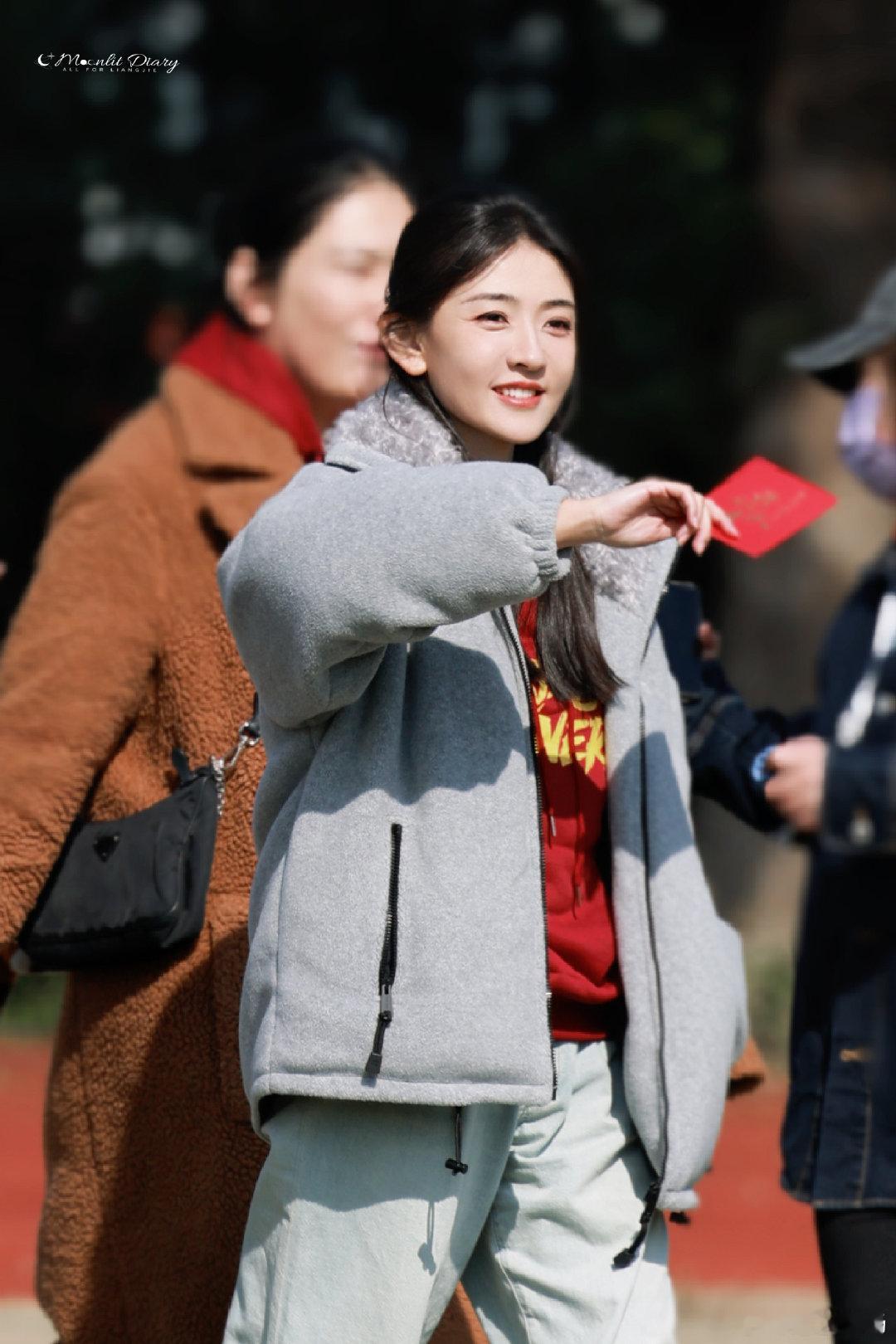 《赢风》开机，梁洁给粉丝准备了好多逆应援，人美心善的姐姐！