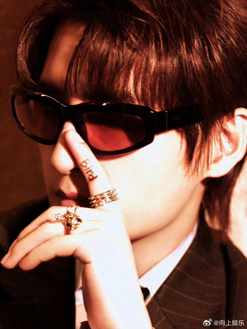 张远连夜闪现超级巅峰之夜张远我是谁我在哪谁懂啊！张远刚在苏州唱完，凌晨两点就杀到