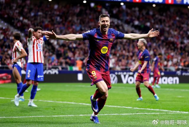 莱万绝杀 巴萨2-1逆转十人马竞 西甲领跑优势扩大至7分巴萨2比1逆转十人马竞 