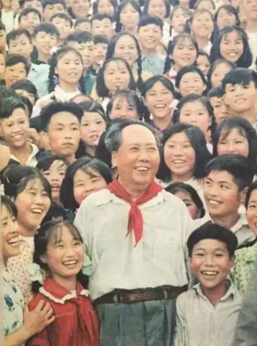 毛主席说：“打仗其实没有什么神秘之处，打得赢就打，打不赢就走，你打你的，我打我的