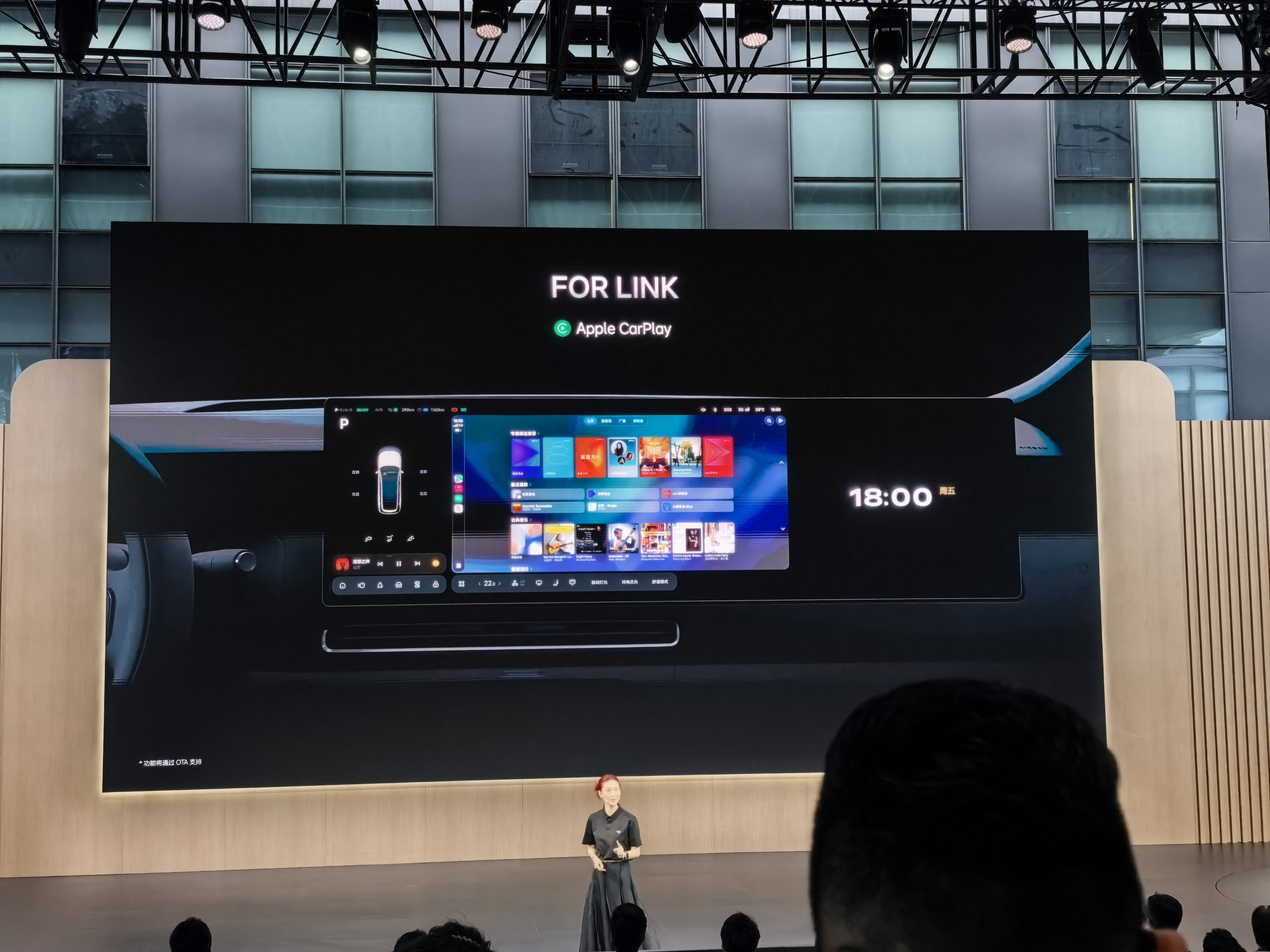 我都不敢想象这大屏配上 CarPlay 得有多爽同级最大最流畅的 CarPlay