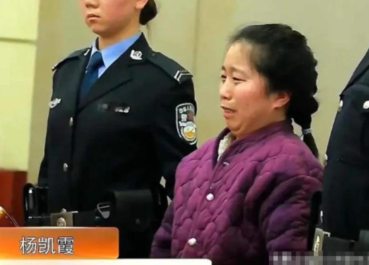 丧心病狂！2015年北京一男子出差回家刚抱起2岁的孩子，正要亲热。却没想到！上一