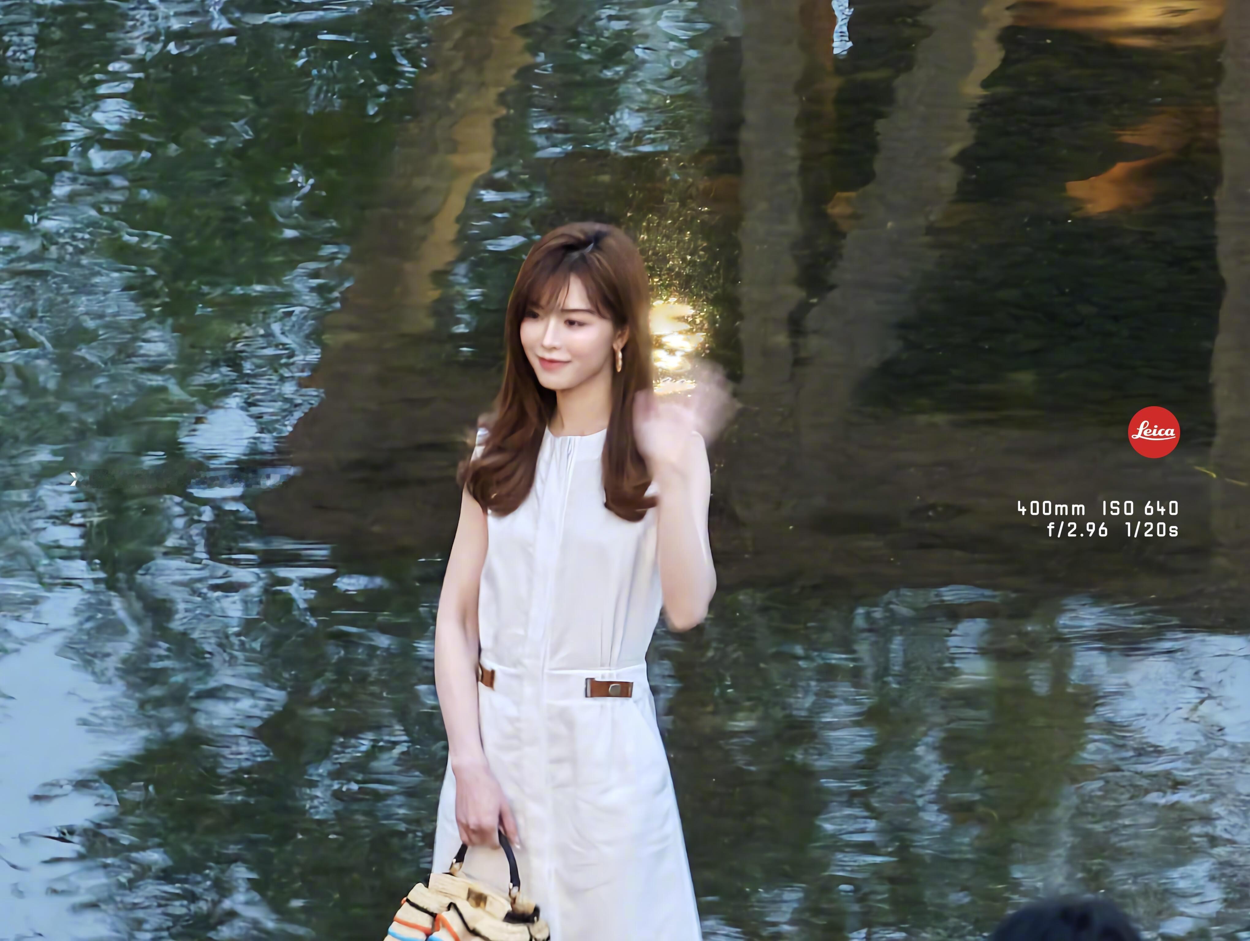 文咏珊刘海造型梦回model时期 文咏珊的斜刘海造型，干净利落的轮廓，自带高级氛