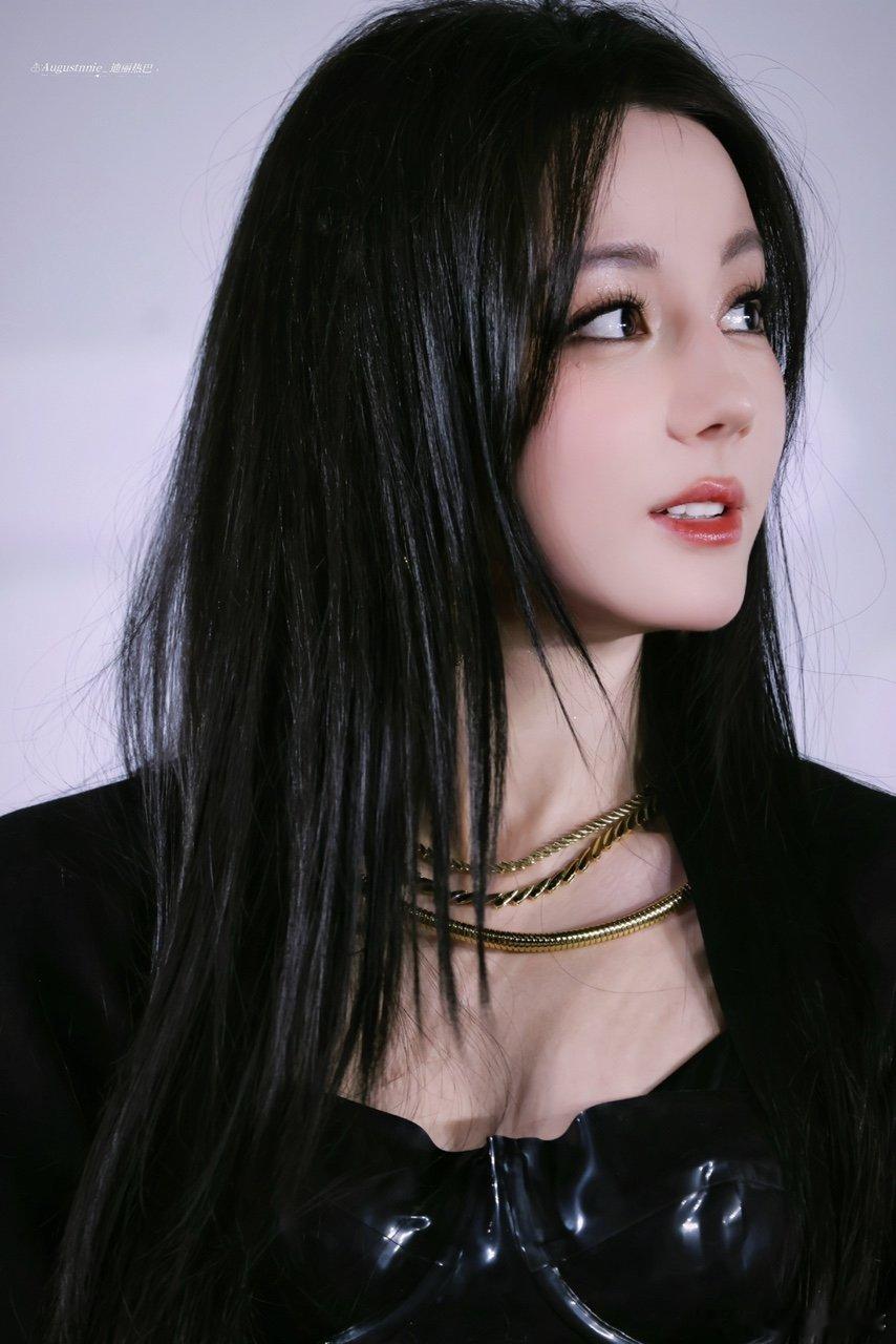 谁被这对剧外互动戳中！热巴说自己不会折星星，陈星旭片场耐心教学，从剧里甜到剧外，