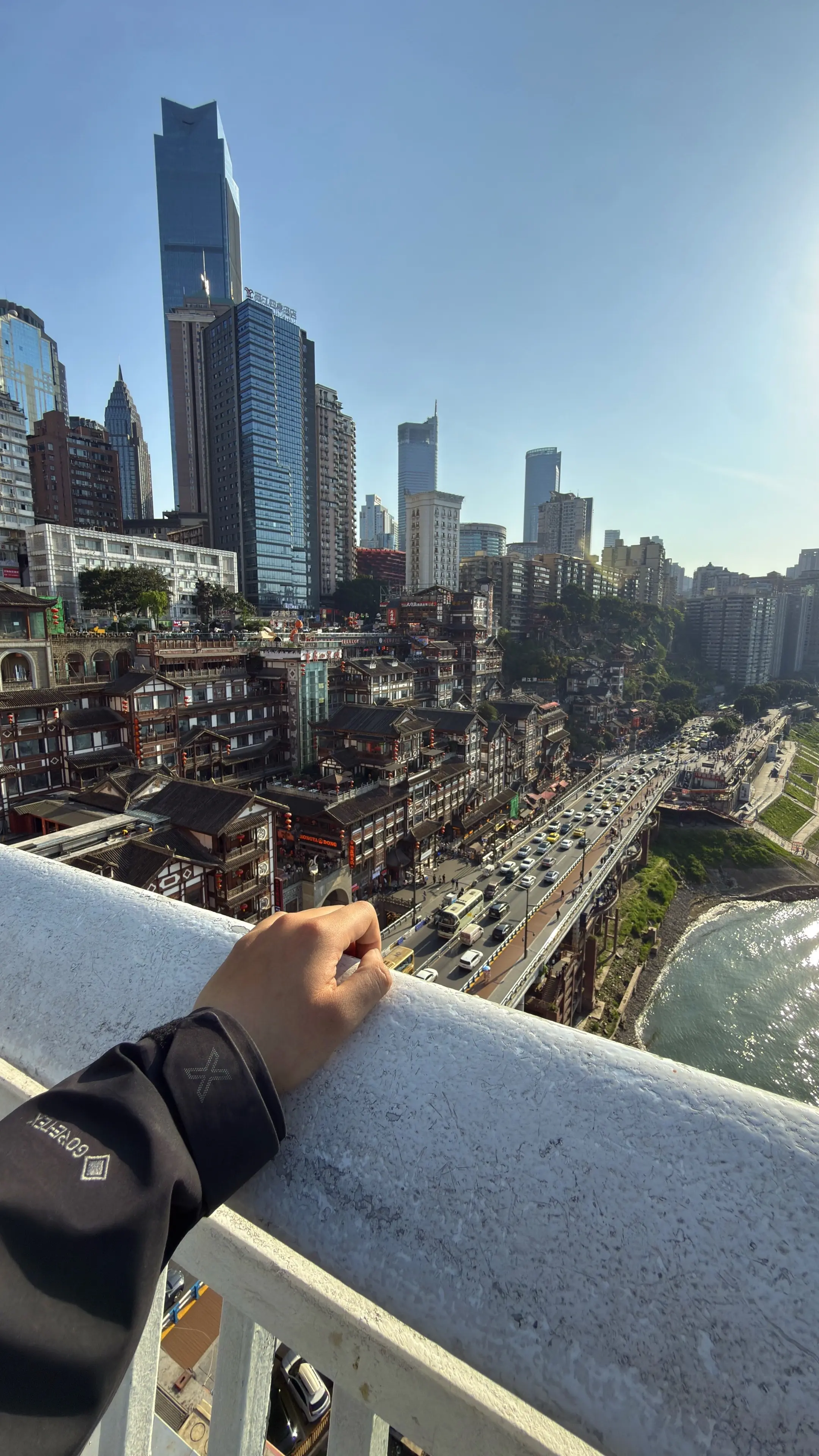 你总说重庆很远 可远的不是重庆 是两颗无法靠近的心