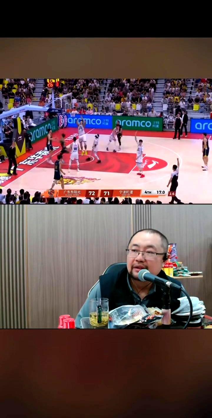 你说这裁判吹的2+1，结果球员罚球时手抖得跟手机震动似的，三罚愣是一个没进！
说