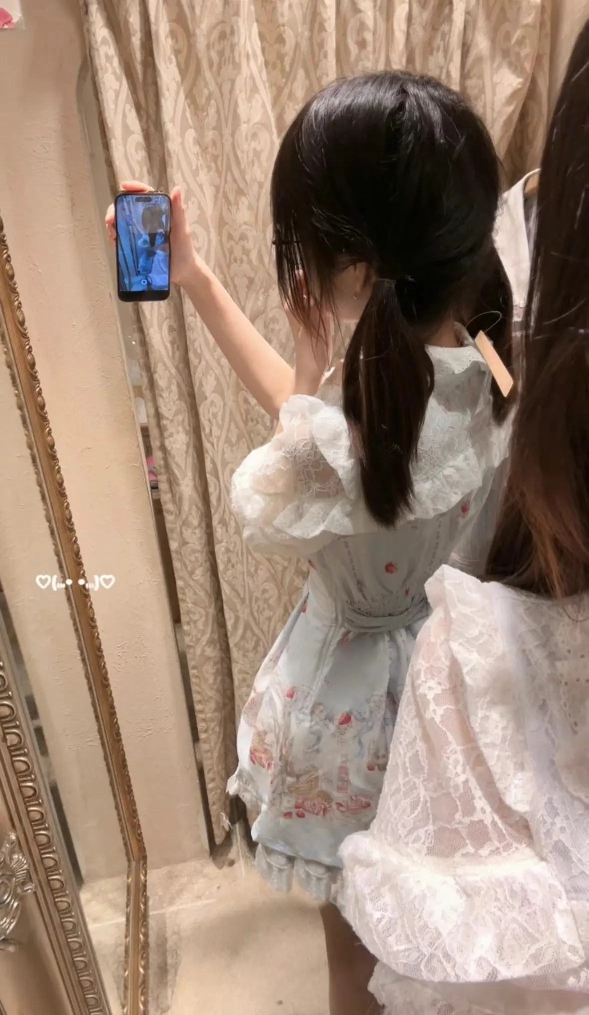 好久不见  我瘦了  头发也长了 不知道你是否能从背影认出我