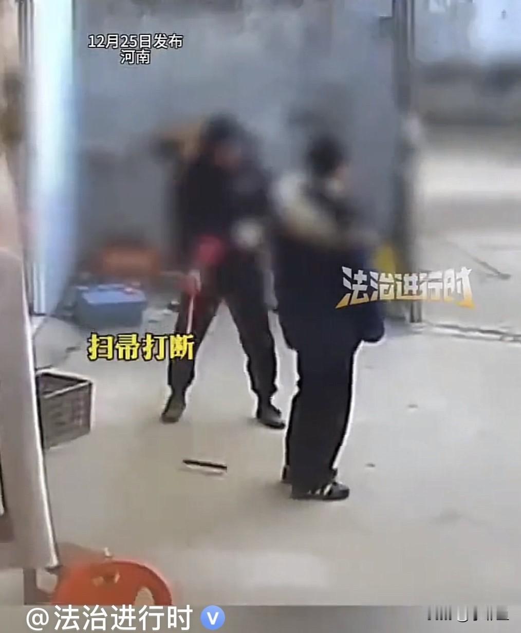 近日，河南一13岁女生带手机上学被老师发现了，老师就没让她上学让她回家反省，到家