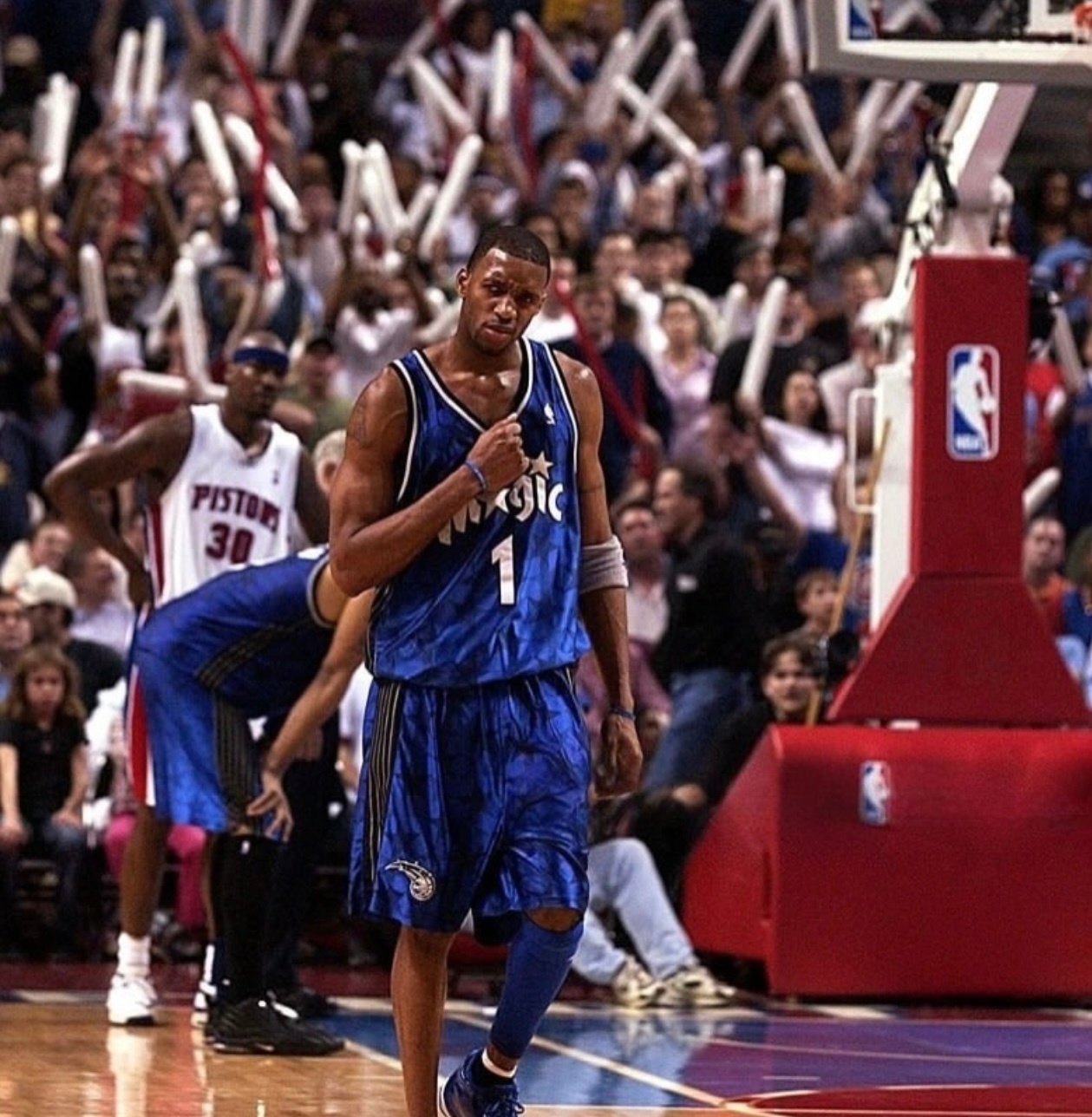 篮天下 2003年NBA季后赛首轮魔术vs活塞G1，面对活塞的铁桶防守，麦迪狂砍