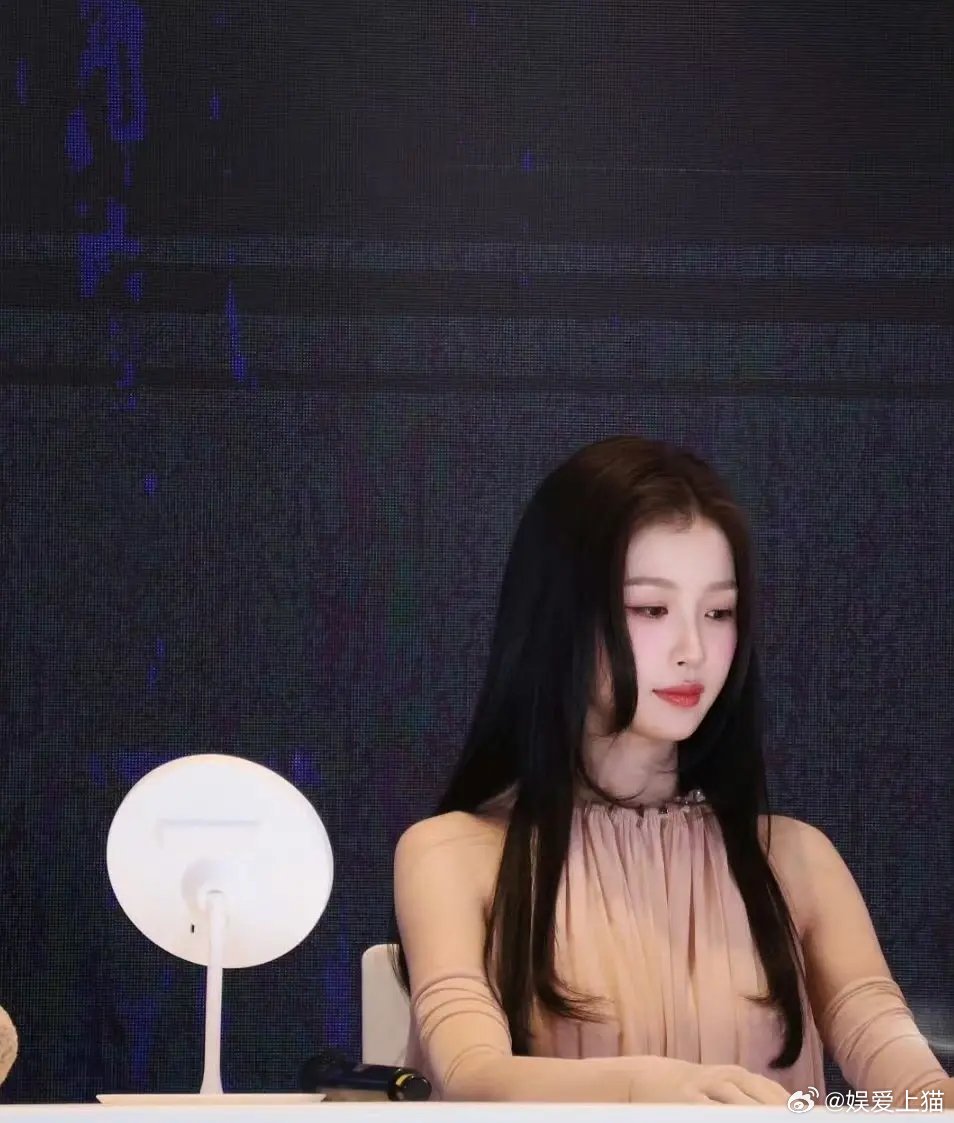 虞书欣签售，状态怎么样 