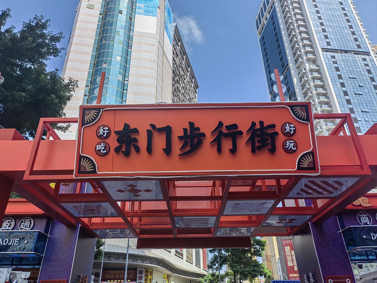 深圳我来啦！
地铁🚇公交都很方便
总体人流量可以接受啦
明天去踩踩海
有推荐的