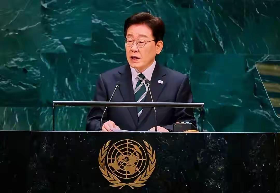 乌克兰总统泽连斯基惹祸了，言多必失。韩国总统李在明说，乌克兰总统泽连斯基披露了乌