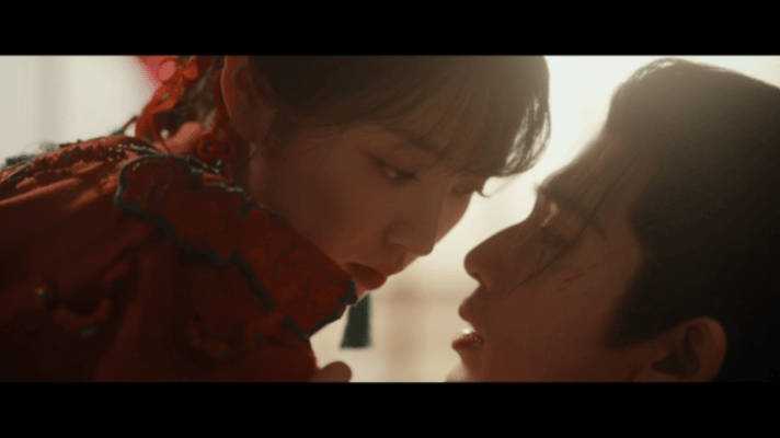 男女主爱惨了观众嗑疯了谢征为长玉失控挥拳，又因她清醒收势，爱到极致的张弛，我真的