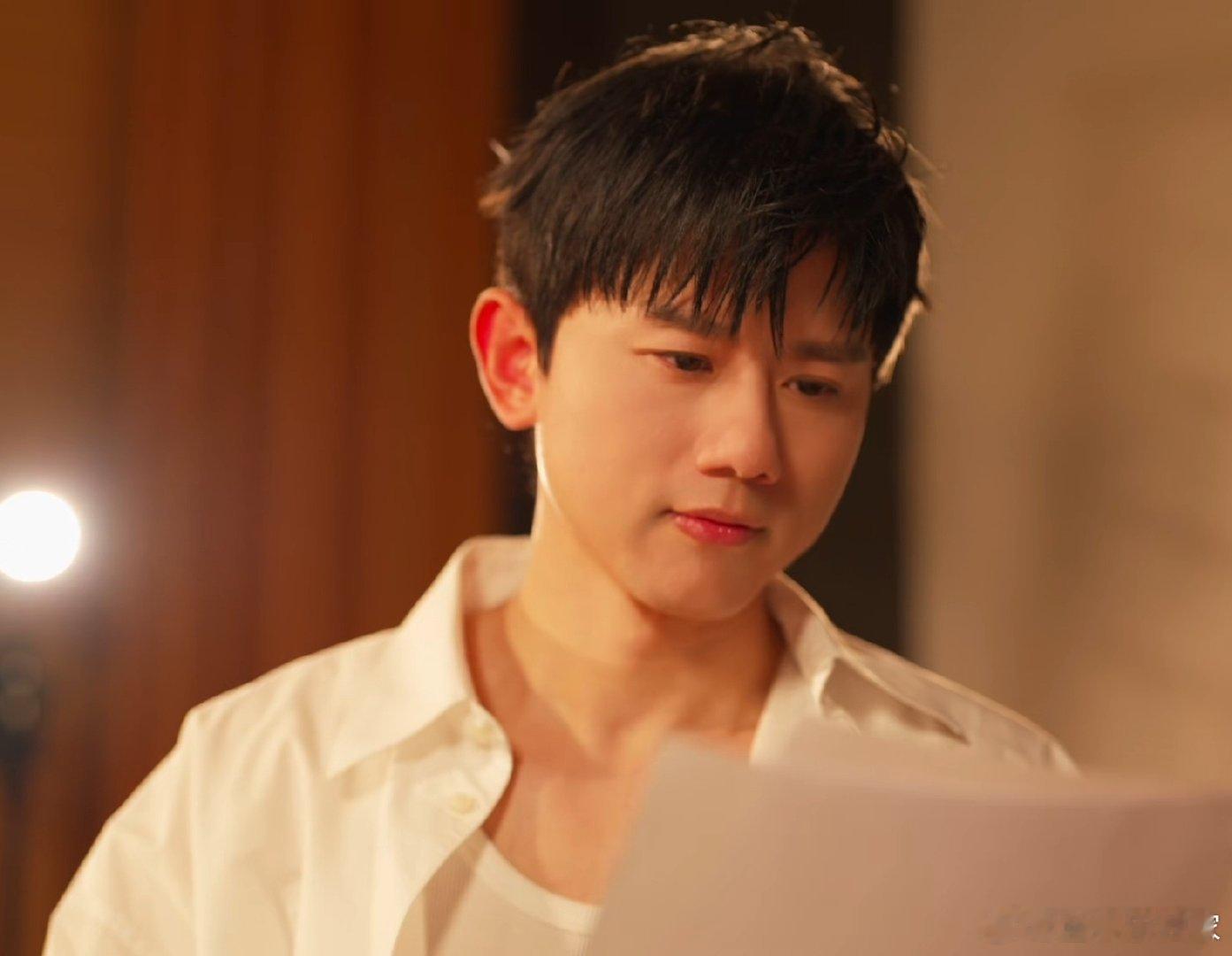 张杰张杰回应献唱电影频道30周年主题曲从《爱是一样的》到《电影生活》，张杰与王老