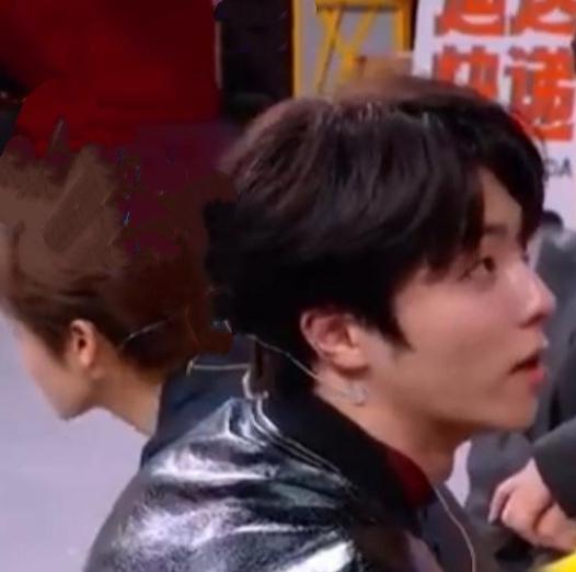 近日，网上流传一段关于陈立农“用天真的语气说出最恐怖的话”的内容。
在相关情节中