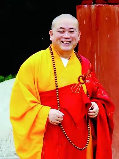释永信的故事告诉我们做人不能太贪！
释永信出事的那天，许多人说应该让上海流浪大师