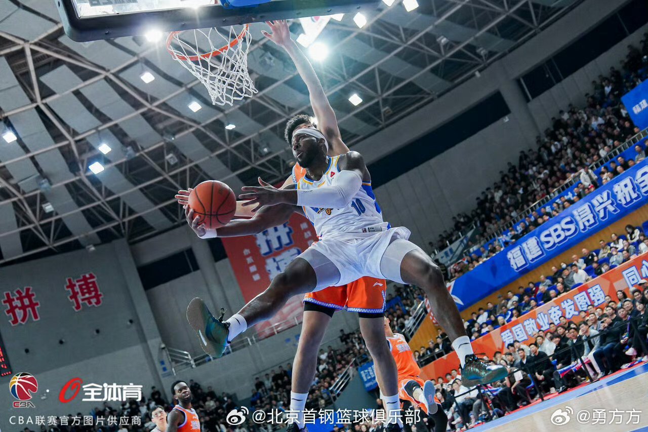 辽宁男篮vs北京男篮 杰曼因家人生病提前回京，将缺席今晚的京辽战。 