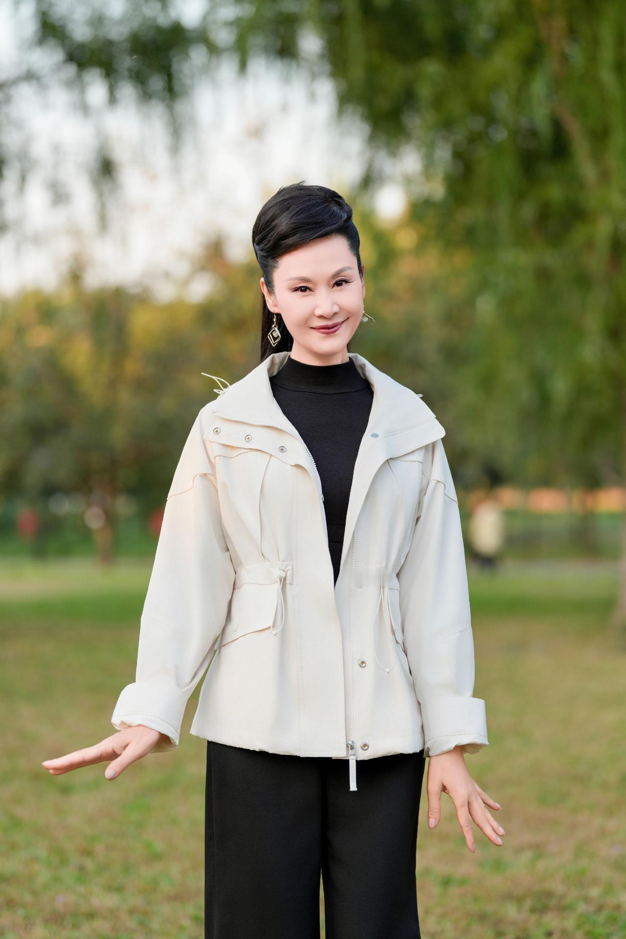 于文华 外景来一个 穿出自己的风格 春天你好 品味生活