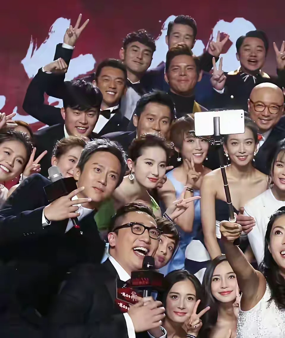 合影里都有谁？