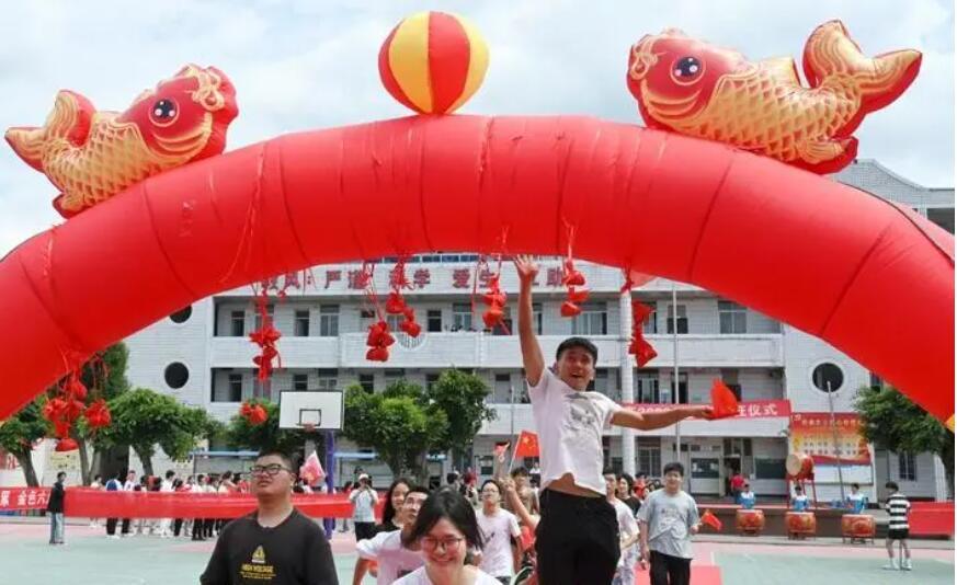  2023高考季，考生如何应对？面对高考，作为高中生，我们应该积极备考，认真复习
