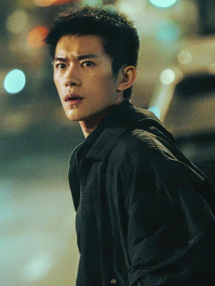 看完惊蛰无声才懂易烊千玺说的话 严迪，永远的神！《惊蛰无声》靠这个角色直接升华，