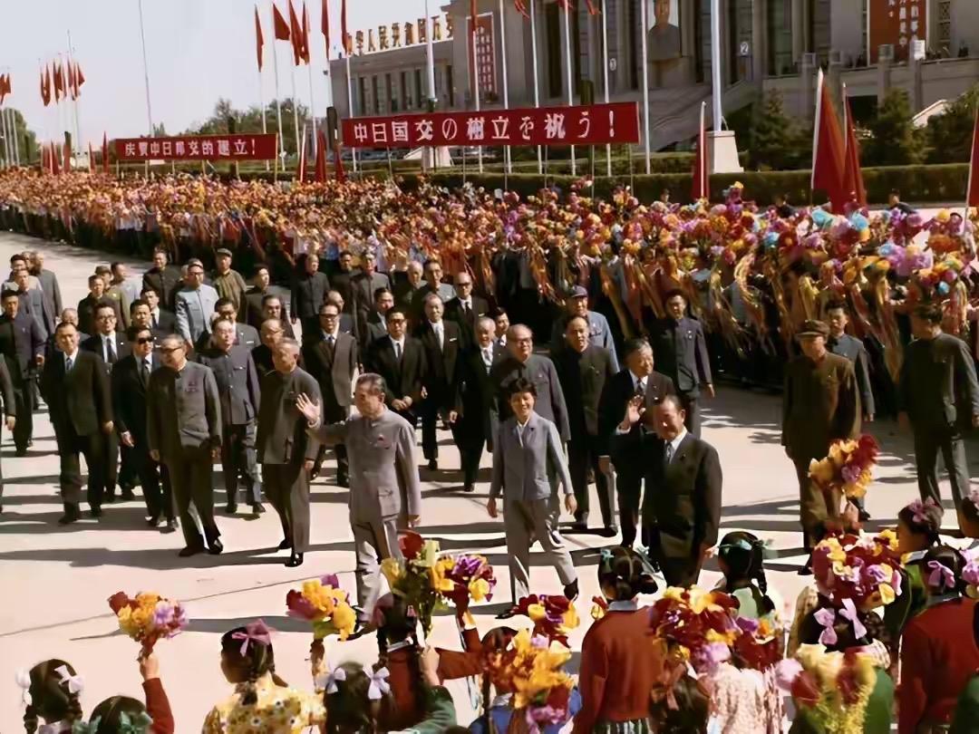 战后，因没有全面清算和实质占领，今天恶果日显！
在联合国大厅里，日本外相茂木敏充