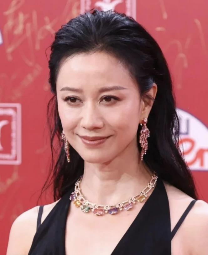 上海电影节闭幕式红毯明星生图怼脸拍。红毯生图倪虹洁  钟欣潼  万茜 ...