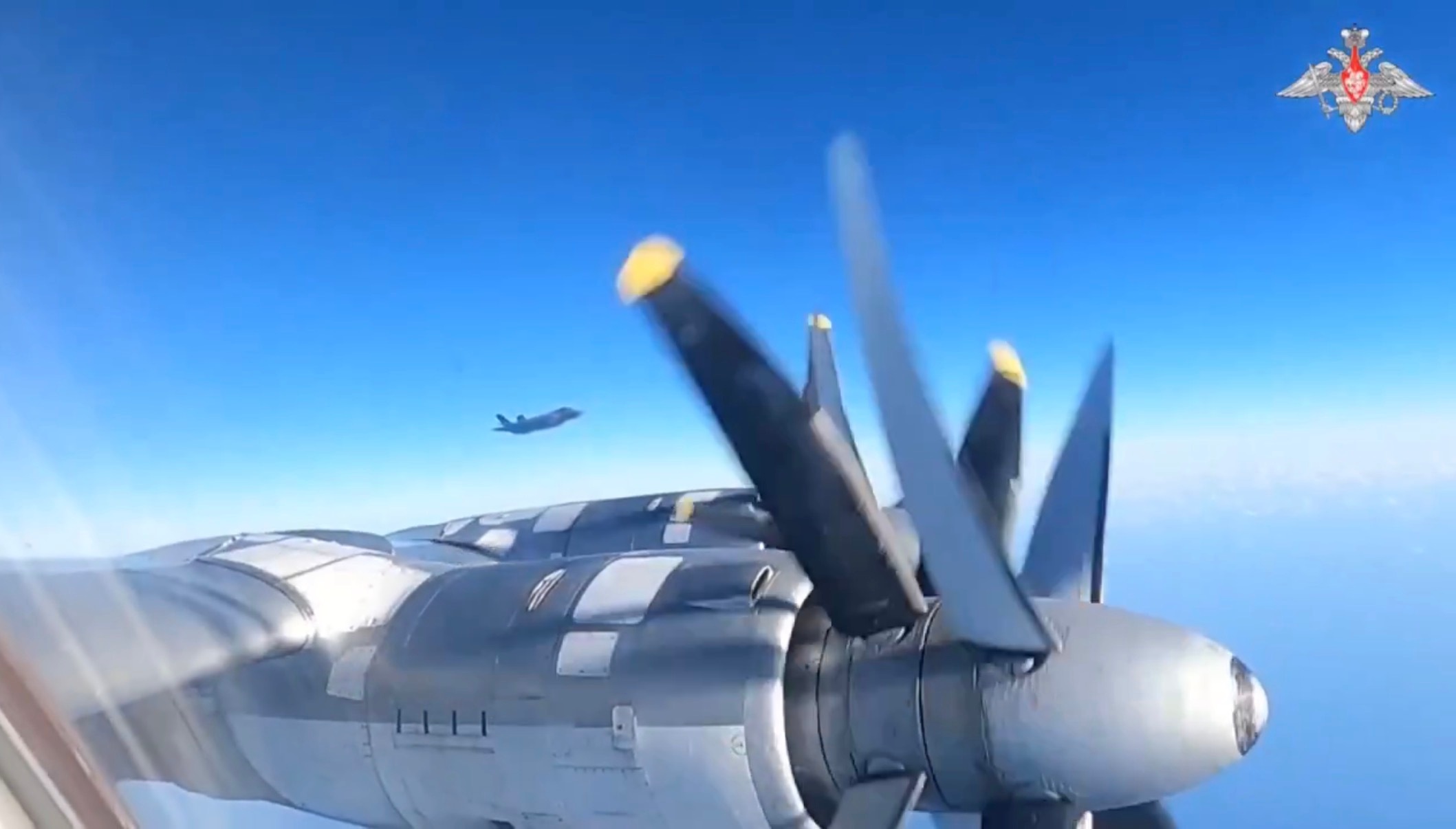 中俄两军第10次联合空中战略巡航还是拍到了隐身机的，但不是我们的