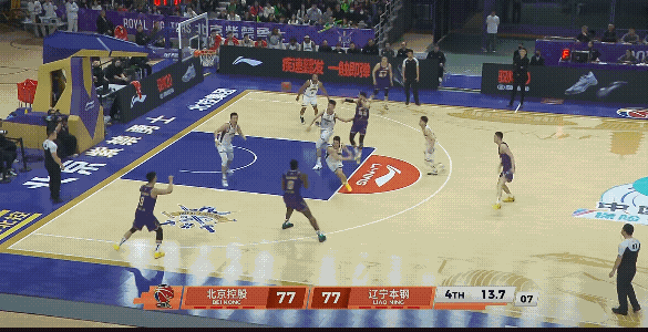 依靠北控队员朱松玮最后时刻关键三分以及辽宁男篮边线球最后失误，北京北控主场81：