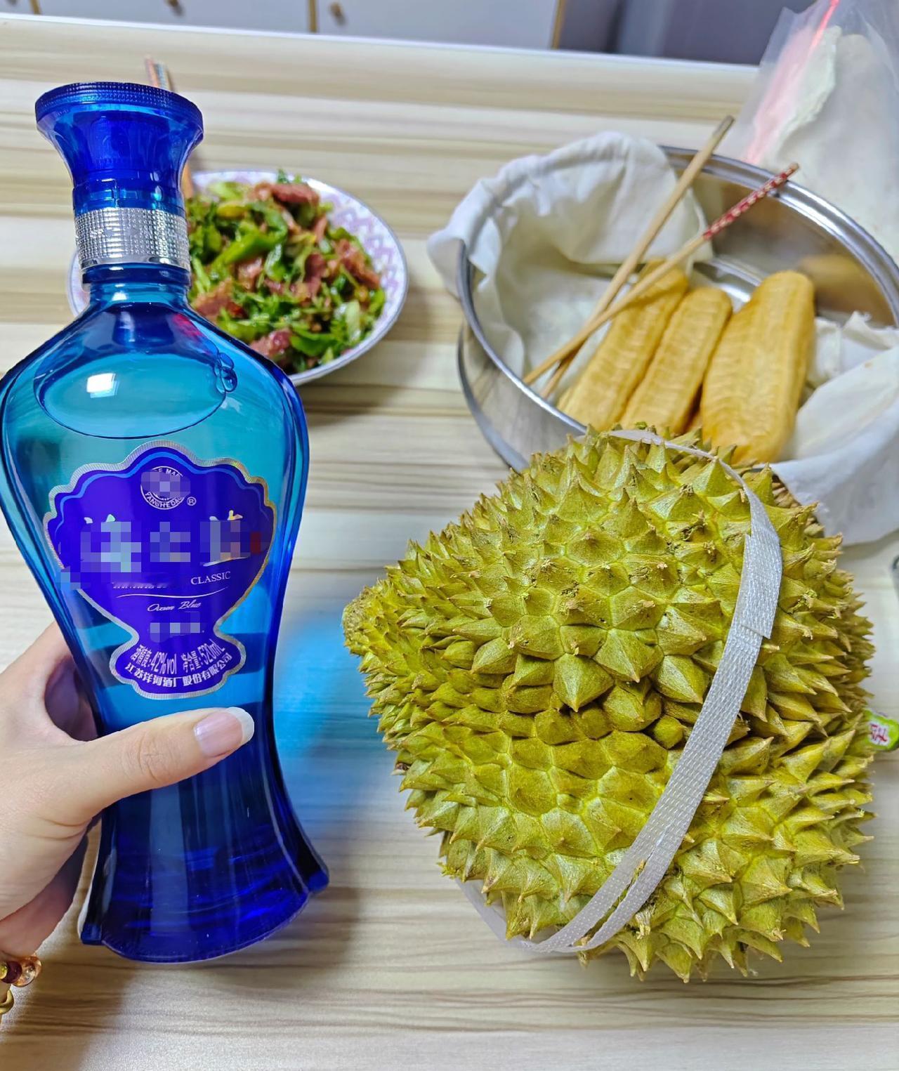 目前又到了狂吃榴莲的季节，但这个环节大家一定要牢记！
获悉，榴莲富含多种含硫化合