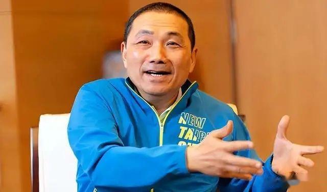 侯友宜民调滑落7.7%，成国民党选举史上的第一个小三。郭台铭高喊谁支持“九二共识
