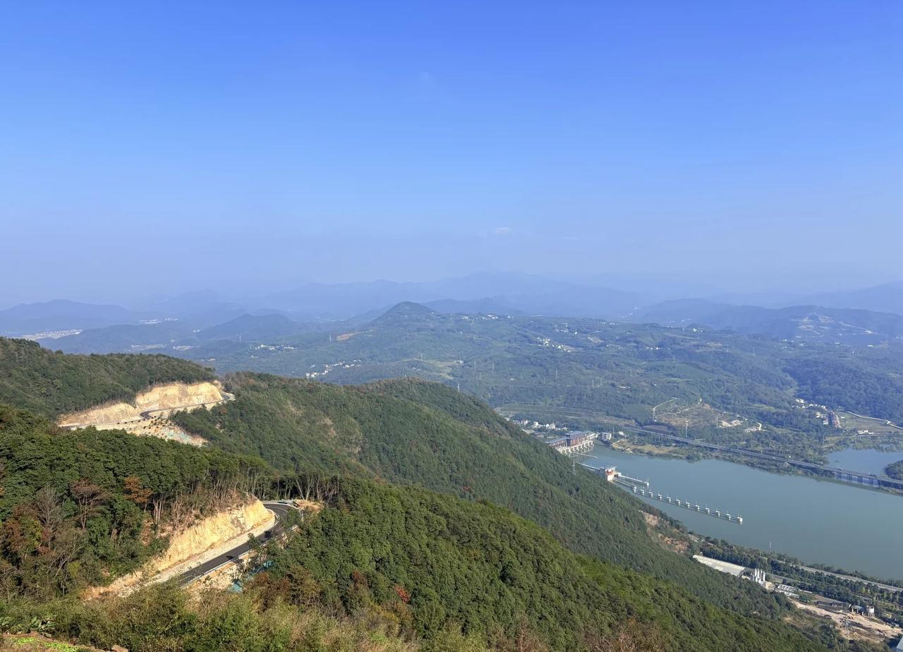 舜皇云顶，谢公古道
山川入怀，古今同照
江浙沪自驾游浙江自驾游 绍兴旅行 嵊州旅